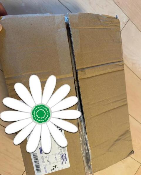 快递外包装完好,里面破损