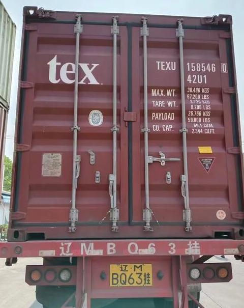 封闭货车与集装箱卡车：技术解析与品牌识别