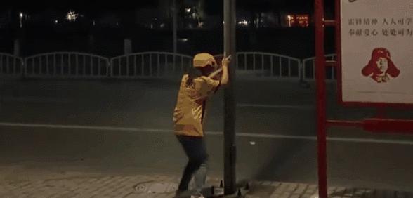 反思愚蠢的善良：工作中的误解与同情界限